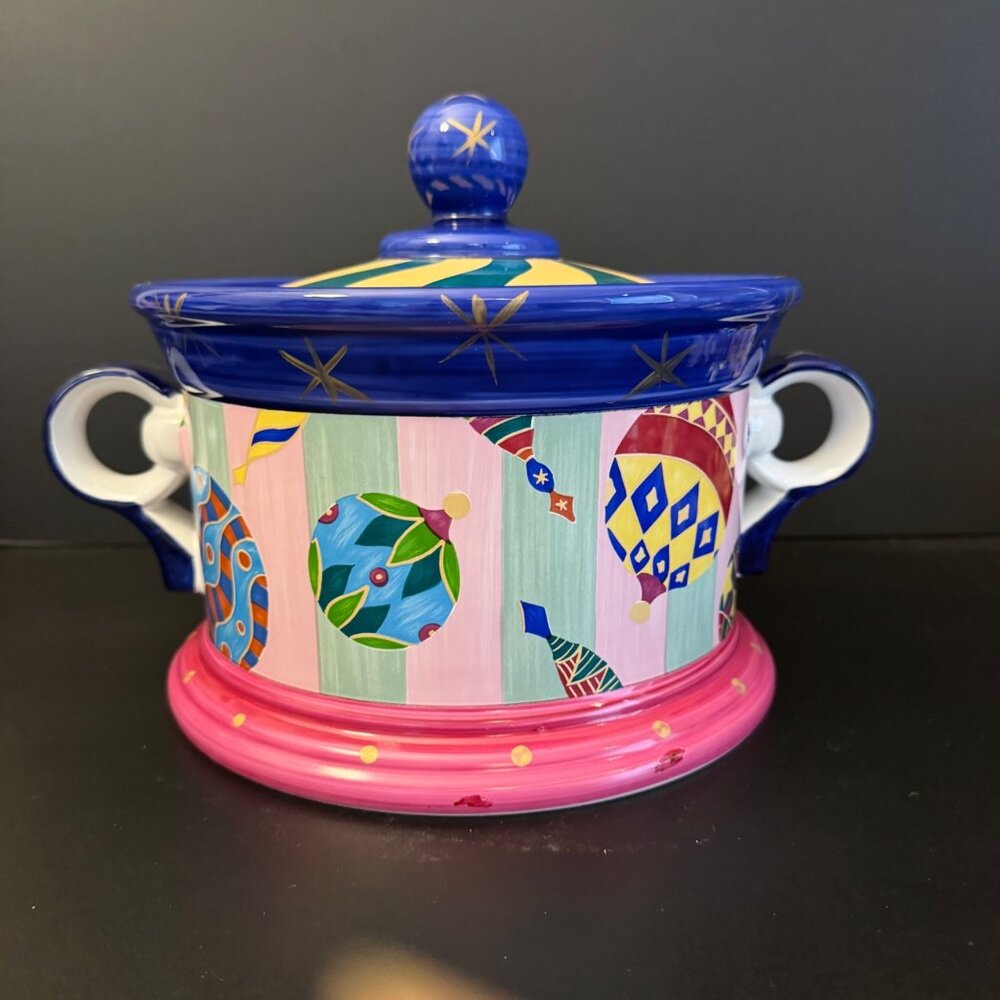 The Essex Collection Kaleidoscope Pattern Round Covered Casserole 8 3/4" - Picture 4 of 14